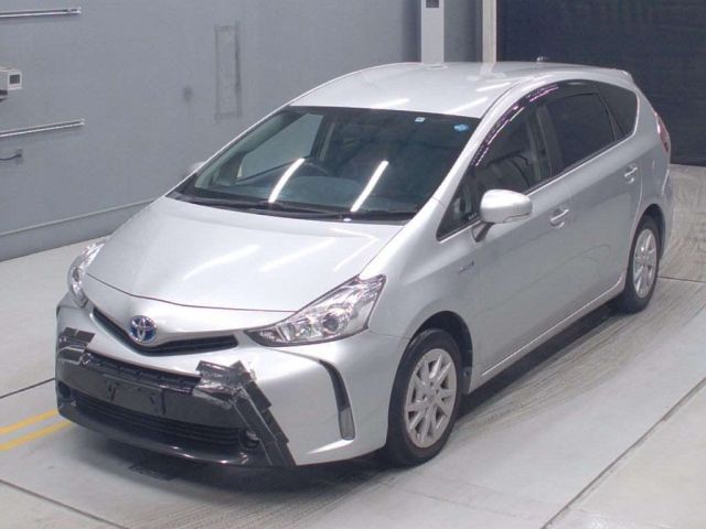 30396 Toyota Prius alpha ZVW40W 2016 г. (CAA Gifu)